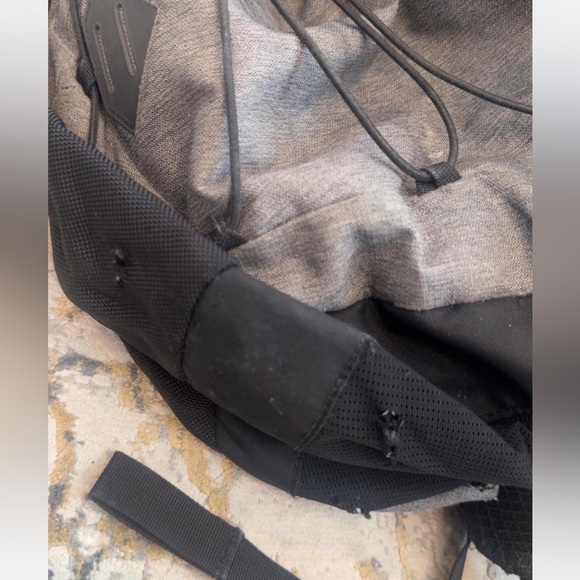 Grey and black The North Face backpack - Picture 7 of 8